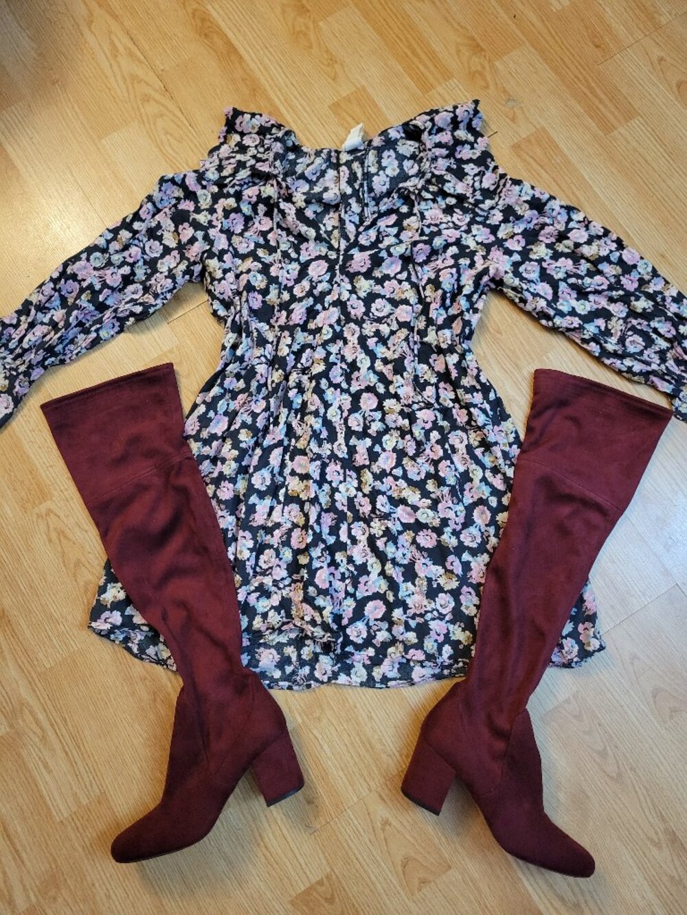 100% cotton floral flounced babydoll fall dress by H&M. Autumn. Fall. Ruffled.